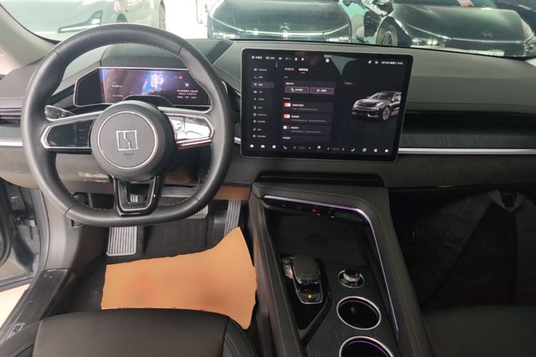 Used Zeekr 001 2022 Long-Range Dual-Motor WE Edition Center Console