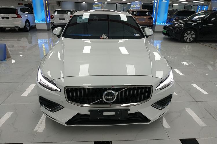 Used Volvo S60 2025 B4 Zhiyuan Luxury Edition
