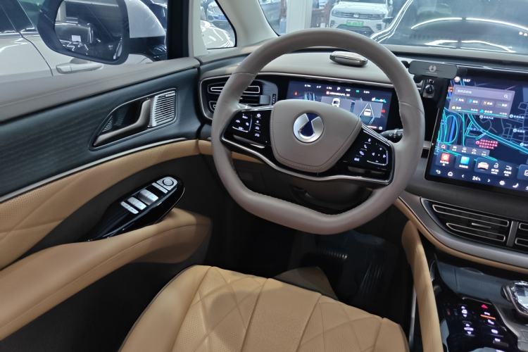 Used Denza D9 2022 DM-i 970 Four-Wheel Drive Prestige Model Steering Wheel
