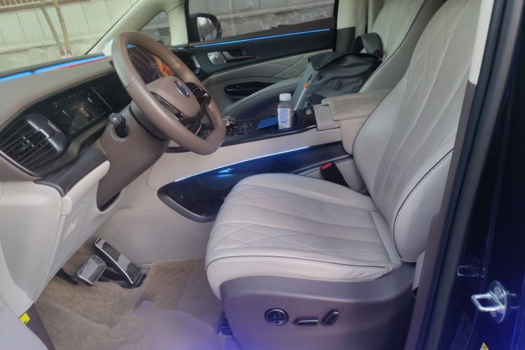 Used Denza D9 2022 DM-i 970 Four-Wheel Drive Prestige Model
