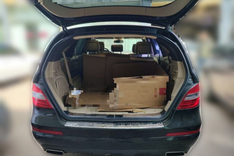 Used Mercedes-Benz R-Class 2017 R 320 4MATIC Business Edition Prestige Model Trunk