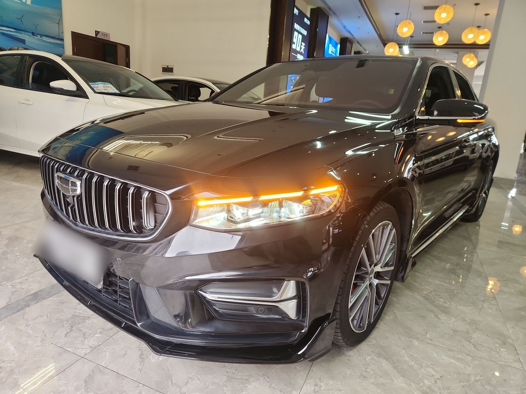 تحت مقدمة السيارة