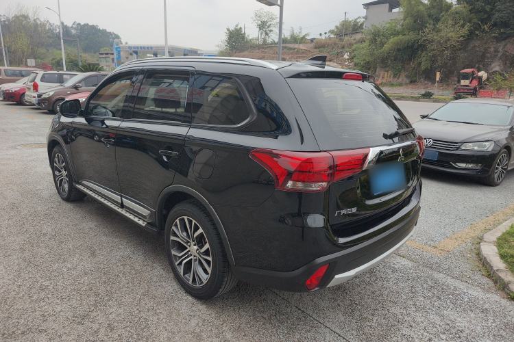 Used Mitsubishi Outlander 2018 2.0L Two-Wheel Drive Glory Edition 5 Seats Rear Left 45 Deg