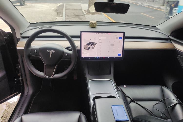 Used Tesla Model Y 2021 Long-Range All-Wheel-Drive Version Center Console