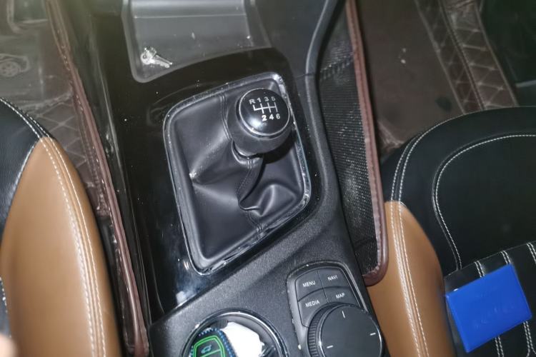 Used Soueast DX7 2017 1.5T Manual Luxury Model Gear Lever