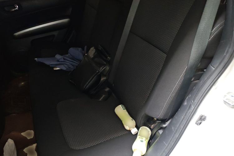 Used Dongfeng Fengdu MX6 2015 2.0L CVT Two-Wheel Drive Excellence Edition Left Rear Seat