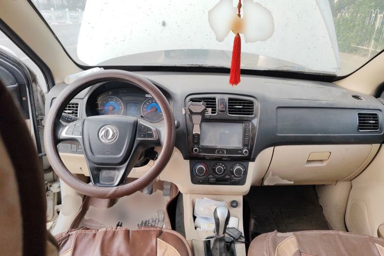 Used Dongfeng Fengon 370 2016 1.5L Manual Standard Model II 7 Seats Center Console