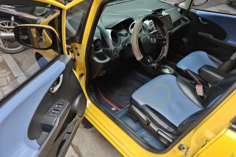 Used Honda Fit 2011 1.3L automatic comfort version
