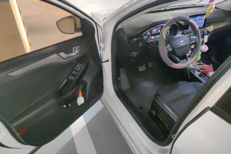 Used Ford Focus 2020 Hatchback EcoBoost 180 Automatic Trend Edition Driver Seat