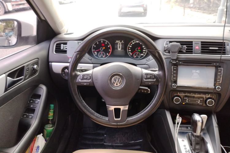 Used Volkswagen Sagitar 2014 1.4TSI BlueMotion Edition Steering Wheel