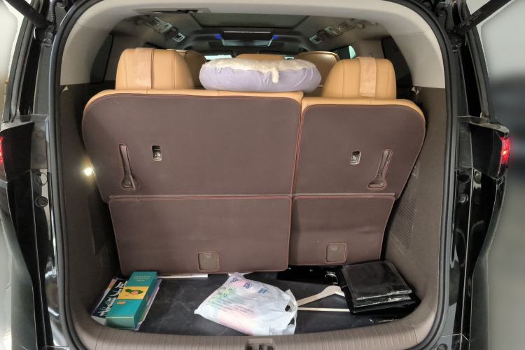 Used Denza D9 2022 DM-i 1040 Prestige Model