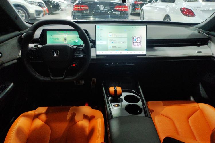 Used CHANGAN UNI-V 2025 Model Third-Generation 2.0T Dynamic Edition Center Console