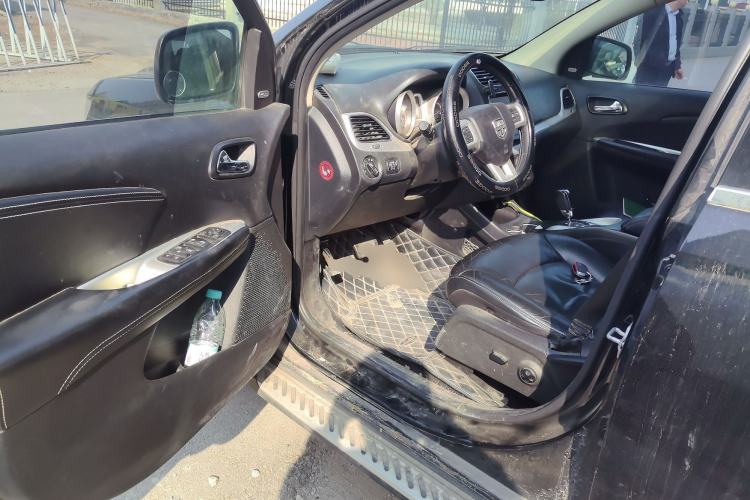 Used Dodge Journey 2013 2.4L Two-Wheel Drive Luxury Version