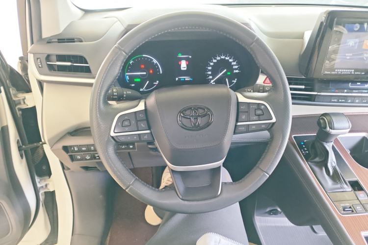 Used Toyota Granvia 2023 2.5L Hybrid Comfort Edition
