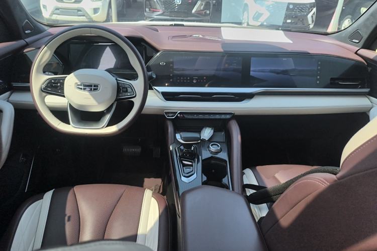 Used Geely Auto Monjaro L 2021 2.0TD DCT EVO Two-Wheel Drive Smart Luxury Version Center Console