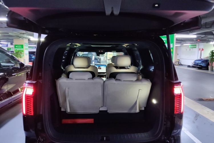 Used Zeekr 009 2022 WE Edition Trunk