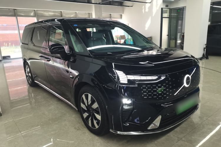 Used Volvo EM90 2025 Ultra Six-Seater
