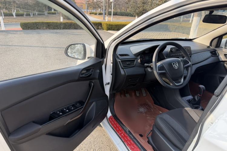 Used Baojun 310 2016 1.2L manual Comfort trim level