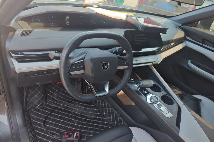 Used Changan UNI-V iDD 2024 Blue Whale Smart Electric iDD 136km ZhiKu Model