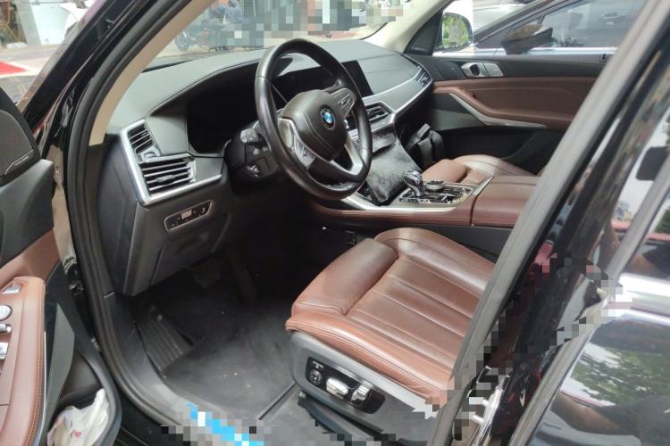 Used BMW X7 2022 xDrive40i Luxury Package with Leading Features

