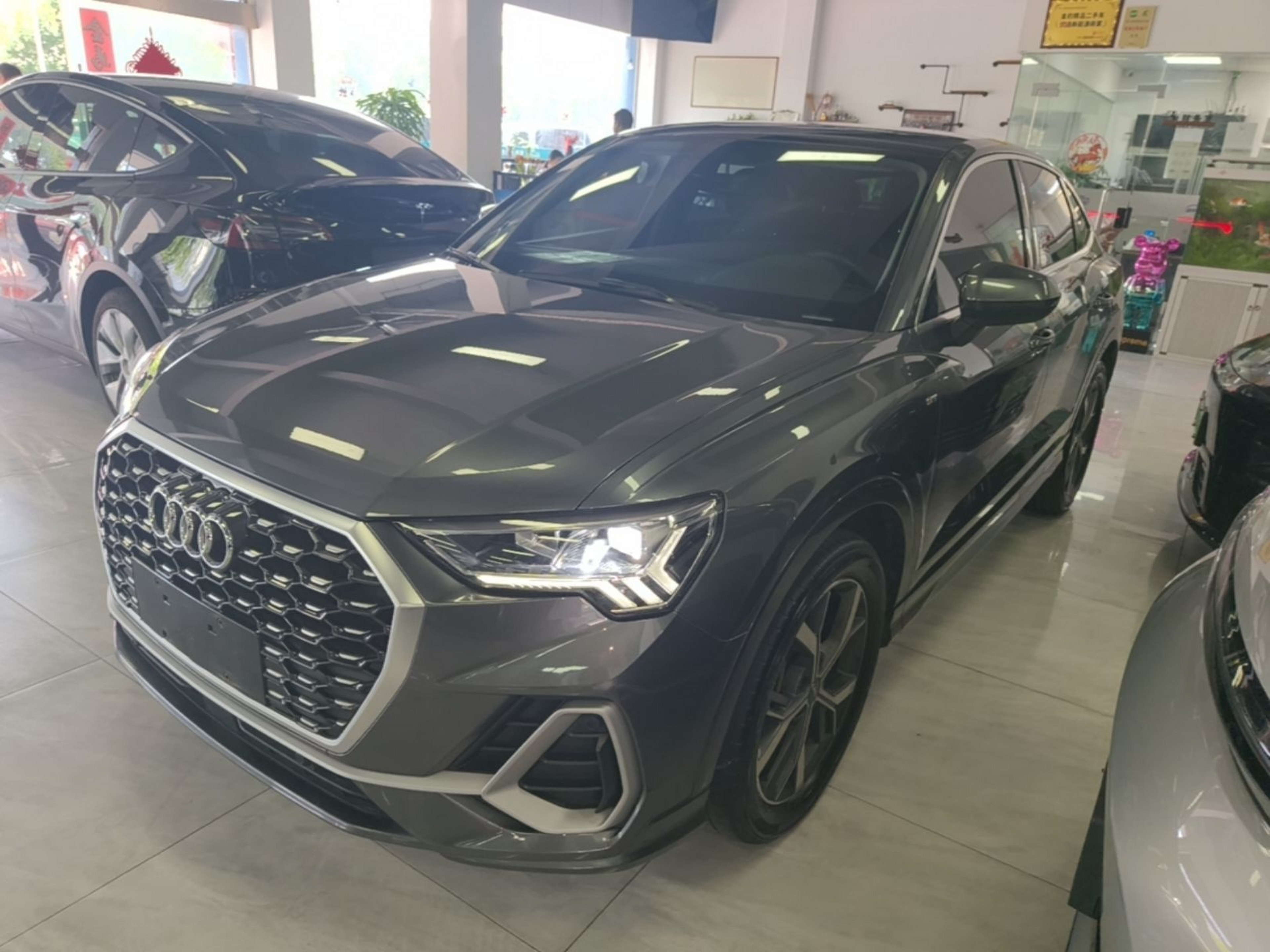 Под передней частью автомобиля