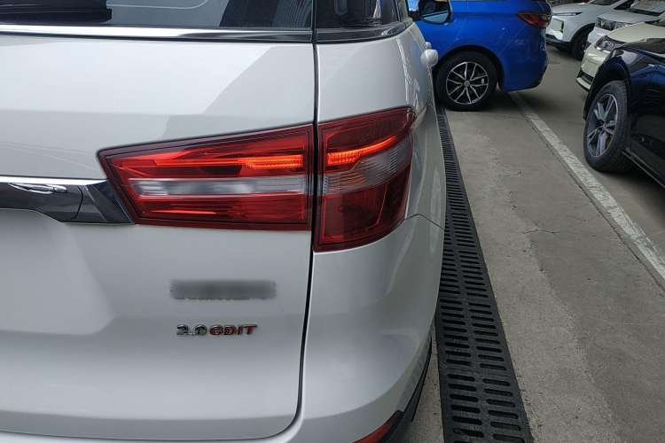 Used Haval H6 Coupe 2017 Red-Label 2.0T Automatic Two-Wheel Drive Elite Model
