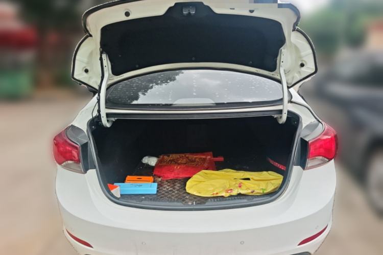 Used Hyundai Elantra (5th Generation / Langdong) 2016 1.6L Automatic Prestige Model Trunk