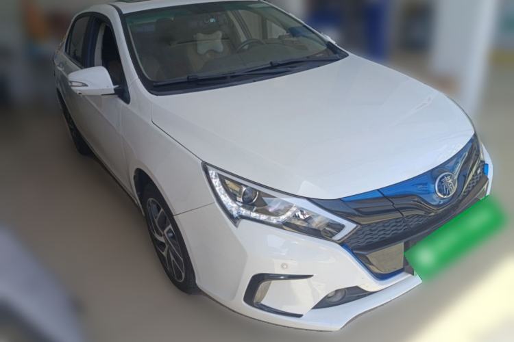 Used BYD Qin New Energy 2017 Qin EV300 Luxury Edition Front Right 45 Deg