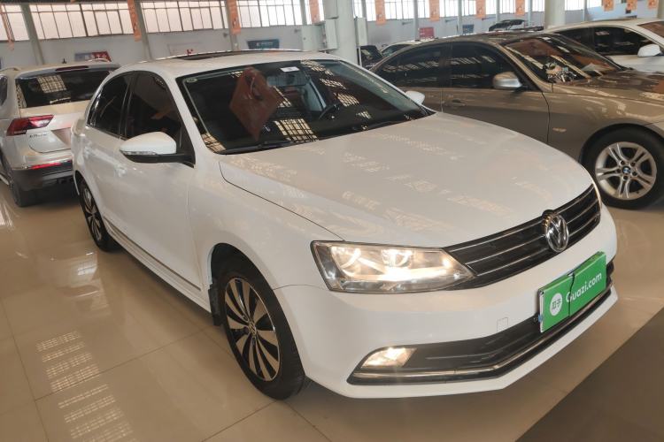 Used Volkswagen Sagitar 2017 230TSI Automatic Comfort Version
