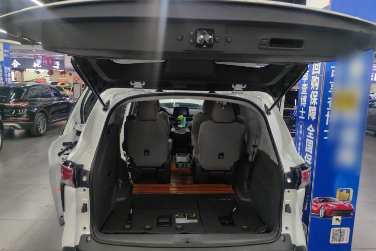 Used Toyota SIENNA 2023 2.5L Hybrid Comfort Edition Trunk