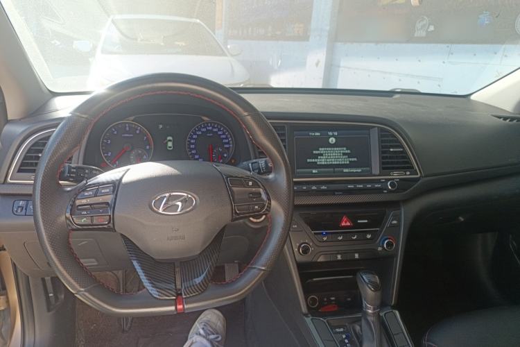 Used Hyundai Elantra (6th Generation / Lingdong) 2018 1.4T Dual-Clutch Xuan Dong · Dynamic Edition Center Console