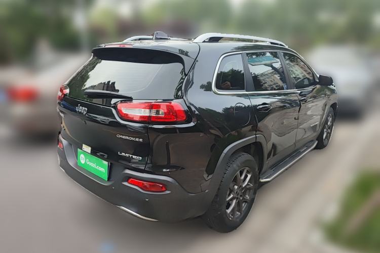 Used Jeep Cherokee 2020 2.0L Two-Wheel Drive Classic Sports Edition