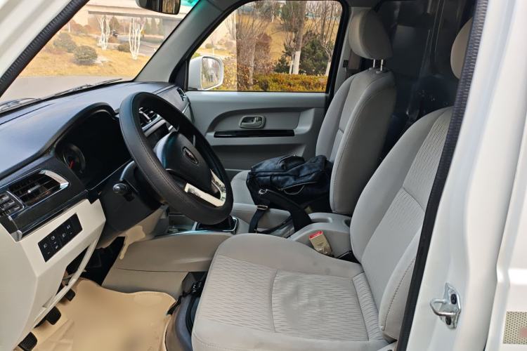 Used Jinbei New Hiace X30L 2023 1.5L Wealth Edition Van 2/5 Seats Non-Air-Conditioned Version SWC15M
