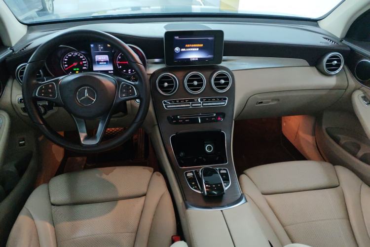 Used Mercedes-Benz GLC 2016 GLC 300 4MATIC Dynamic Model Center Console
