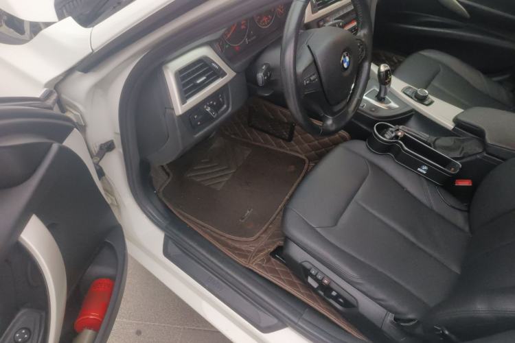 Used BMW 3 Series 2015 320i Luxury Line Stylish Edition Interior 3