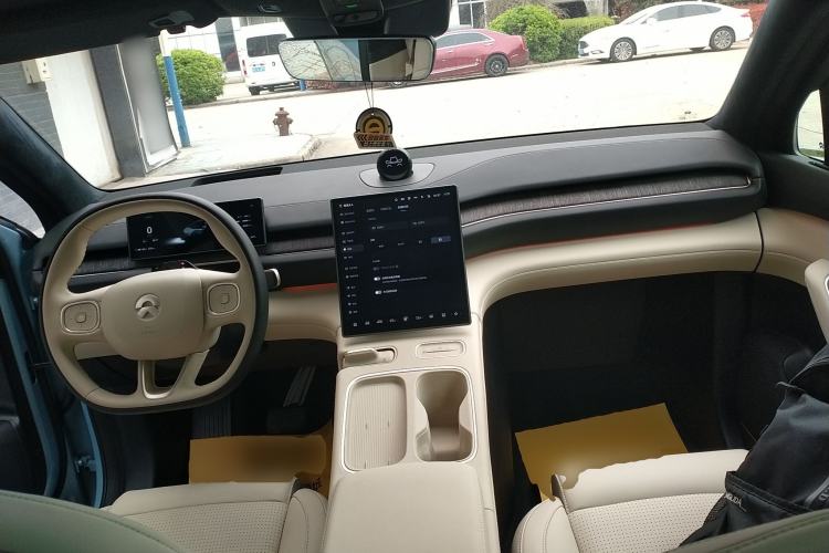 Used Nio ES6 2023 75 kWh Center Console