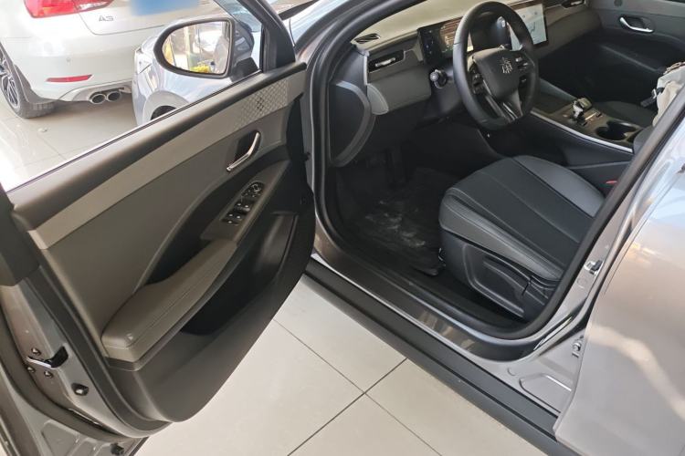 Used BYD Qin PLUS 2025 DM-i Smart Drive 55KM Leading Model
