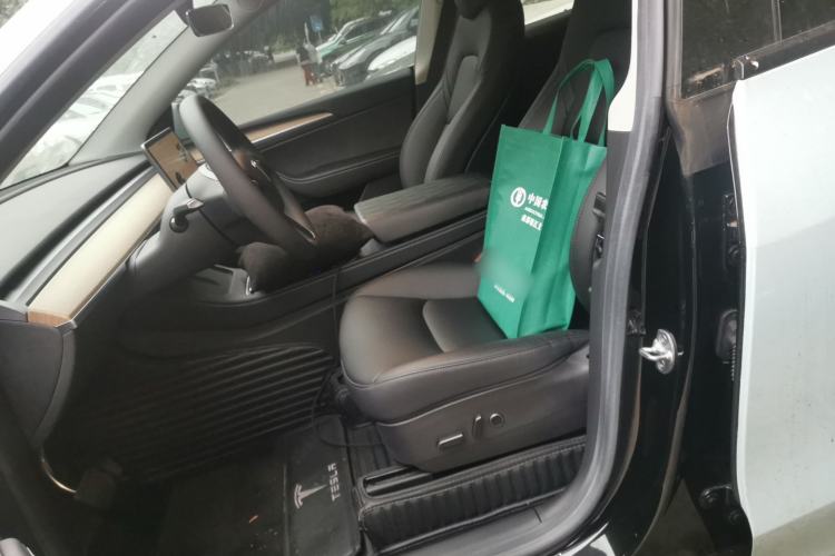 Used Tesla Model Y 2022 Long-Range All-Wheel-Drive Version