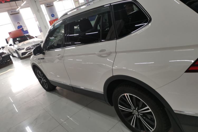 Used Volkswagen Tiguan L 2021 330TSI Automatic Two-Wheel Drive Smart Edition
