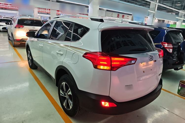 Used Toyota RAV4 2015 2.0L CVT Two-Wheel Drive Fashion Edition