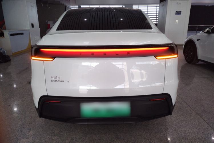 Used Tesla Model Y 2025 Rear-Wheel-Drive Version