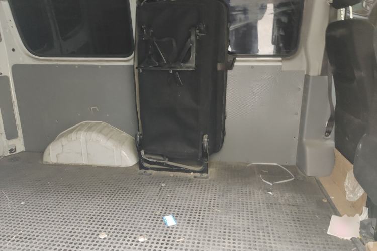 Used SAIC MAXUS Xintu V80 2023 2.0T Manual Classic Aoyuntong Short Wheelbase Mid-Roof 5/6-Seater Left Rear Seat