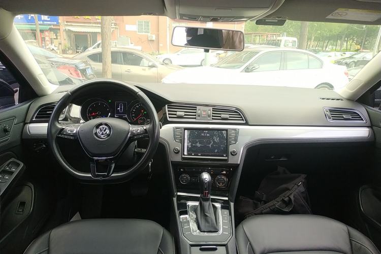 Used Volkswagen Lamando 2018 280TSI DSG Comfort Edition Center Console