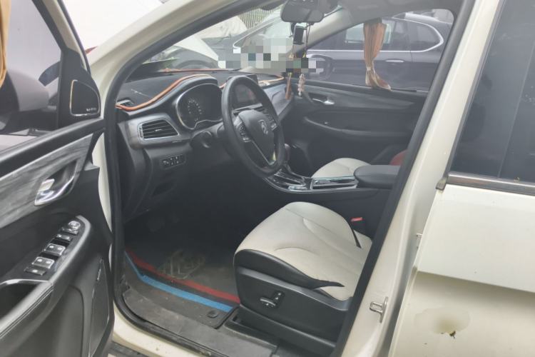 Used Baojun 730 2017 1.5T DCT Flagship Model 7 Seats China V Emission Standard Driver Seat