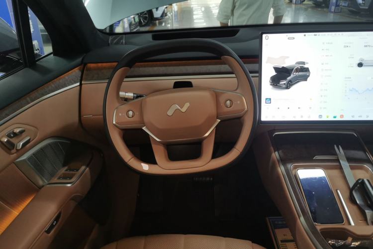 Used ONVO Luxeed L90 2025 Model—Max Six-Seater Version Steering Wheel