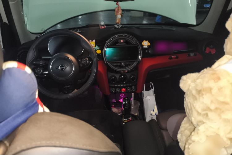 Used MINI 2021 1.5T COOPER Artist Five-Door Edition Center Console