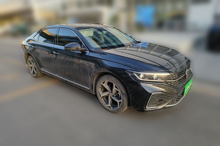 Used Volkswagen Passat 2023 Facelift 330TSI Prestige Edition Front Right 45 Deg