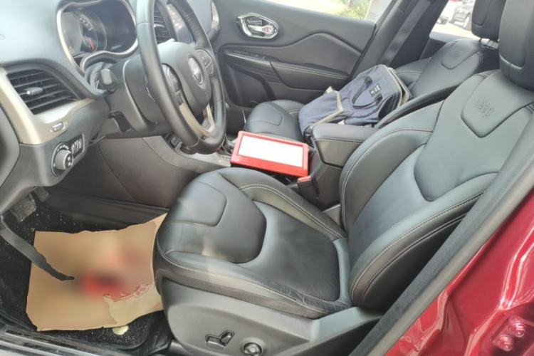 Used Jeep Cherokee 2016 2.4L Professional Smart Version Left Front Seat