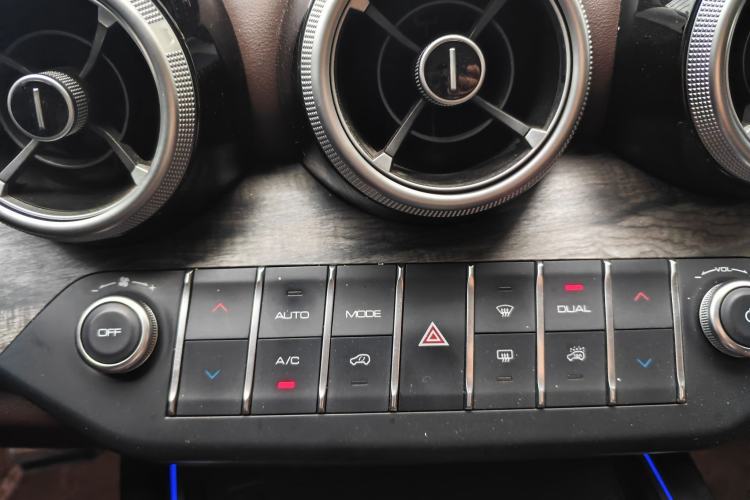 Used Wey VV7 2019 Upgraded Model 2.0T Flagship Version China VI