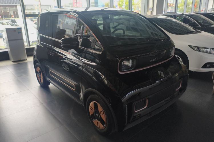 Used Baojun KiWi EV 2022 Designer Lite Edition Ternary Lithium Front Right 45 Deg